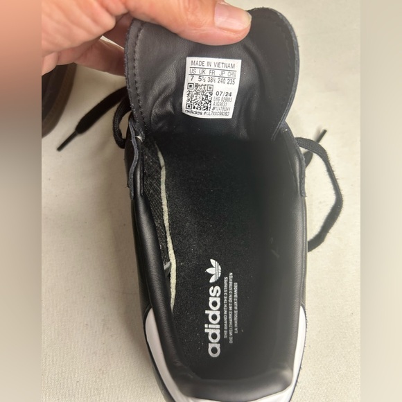 Adidas Sambas 3 stripes. black and white. Women’s size 7 - Picture 6 of 7